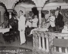 « Nicolas Cieri — Sweet Jazz » : l'orchestre dans un décor mauresque.